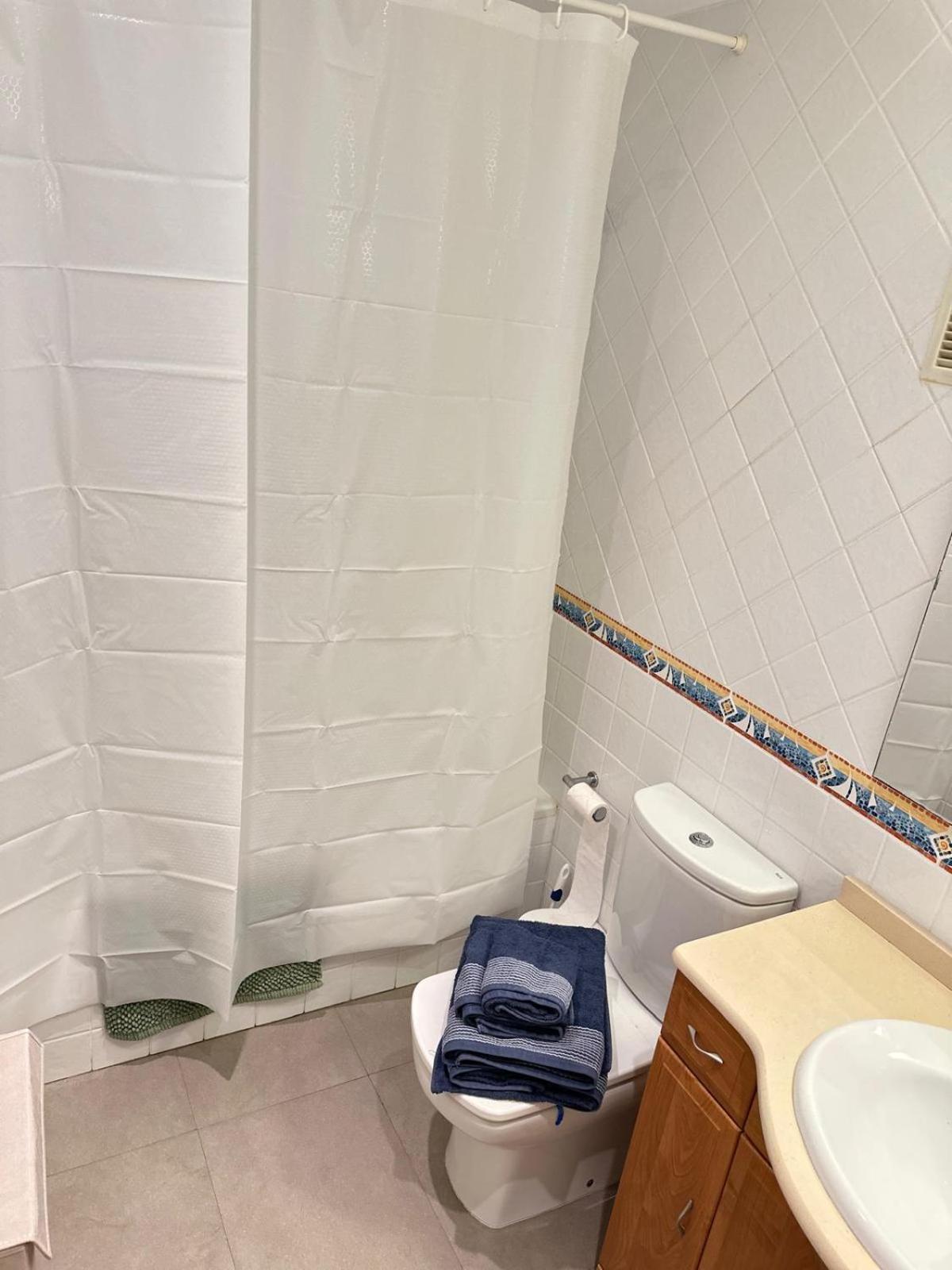 Magnifico Adosado En Urbanizacion Con Piscina Căn hộ *